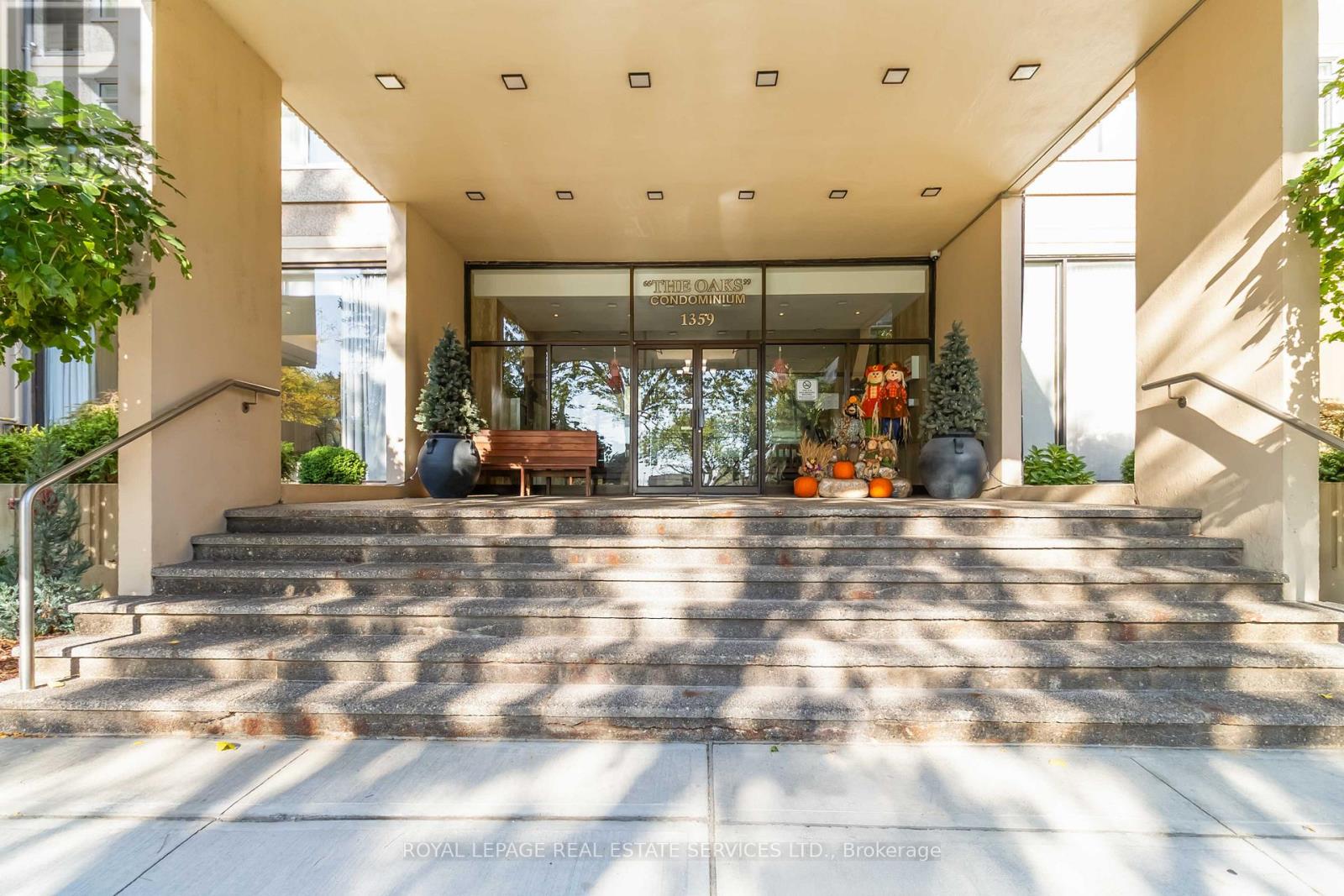 602 - 1359 White Oaks Boulevard, Oakville (Fa Falgarwood), Ontario  L6H 2R8 - Photo 4 - W12453696