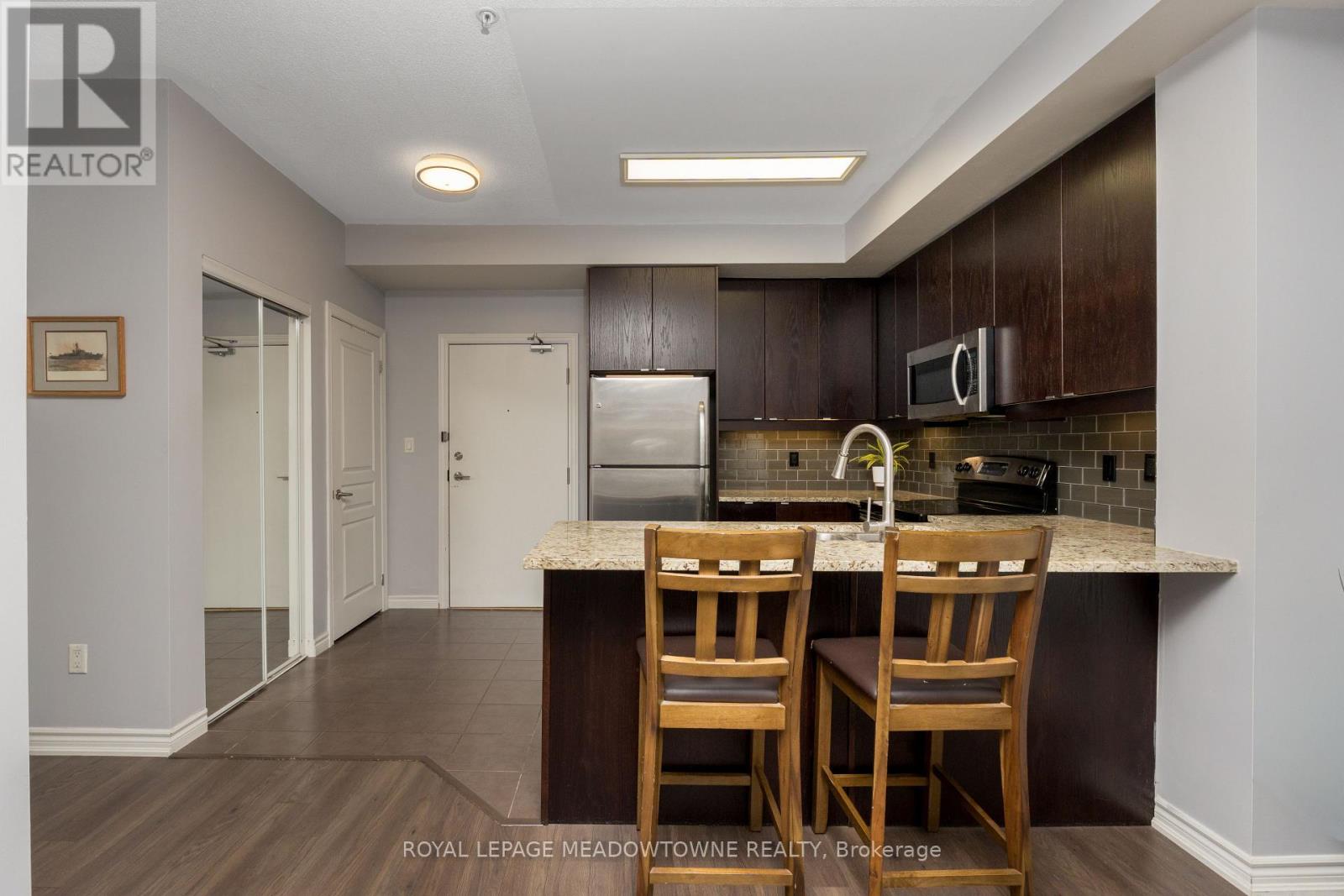 125 - 570 Lolita Gardens, Mississauga (Mississauga Valleys), Ontario  L5A 0A1 - Photo 11 - W12453713