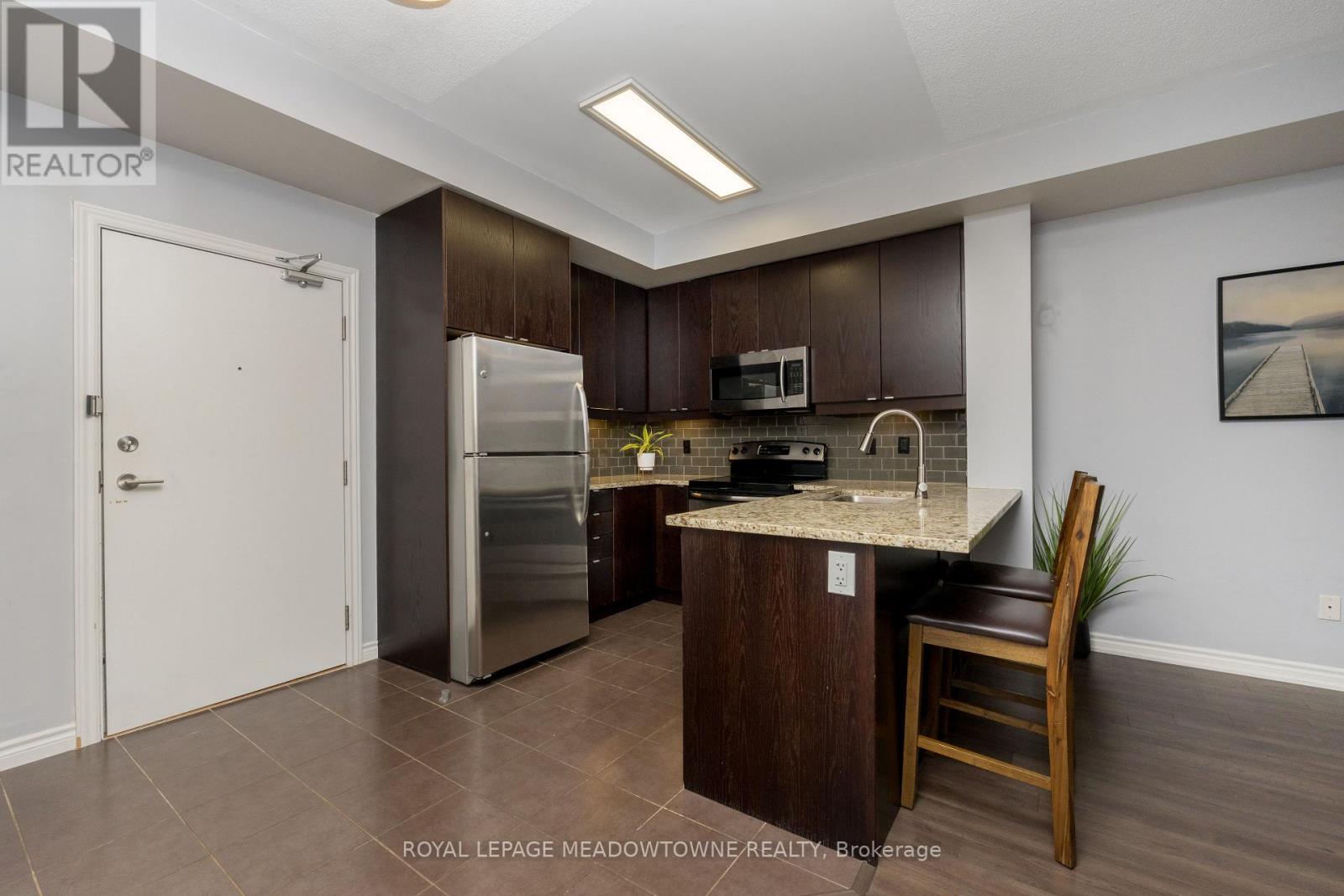 125 - 570 Lolita Gardens, Mississauga (Mississauga Valleys), Ontario  L5A 0A1 - Photo 6 - W12453713