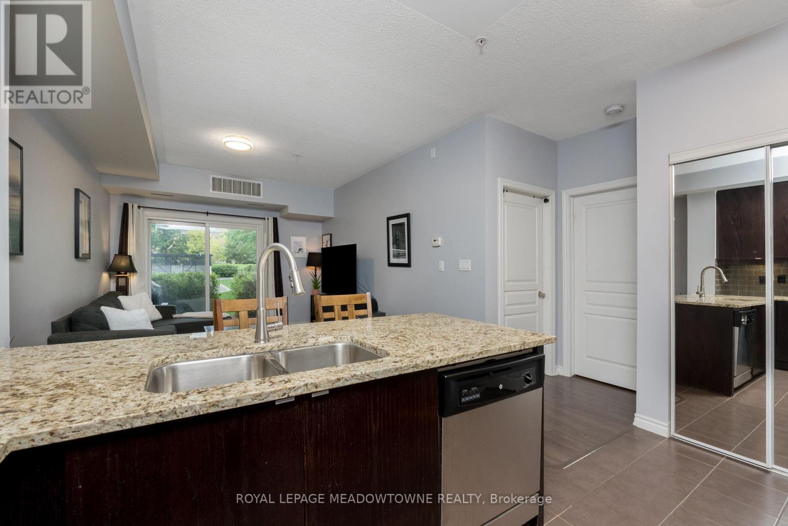 125 - 570 Lolita Gardens, Mississauga (Mississauga Valleys), Ontario  L5A 0A1 - Photo 9 - W12453713