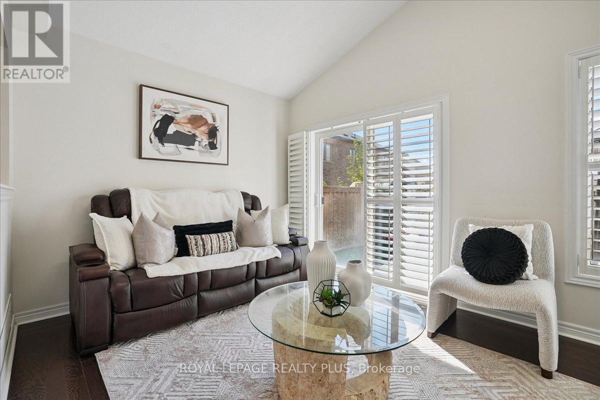 248 Duncan Lane, Milton (Sc Scott), Ontario  L9T 7A8 - Photo 17 - W12453724