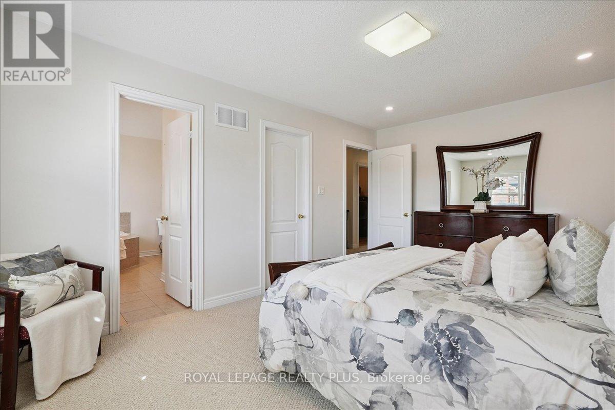 248 Duncan Lane, Milton (Sc Scott), Ontario  L9T 7A8 - Photo 24 - W12453724