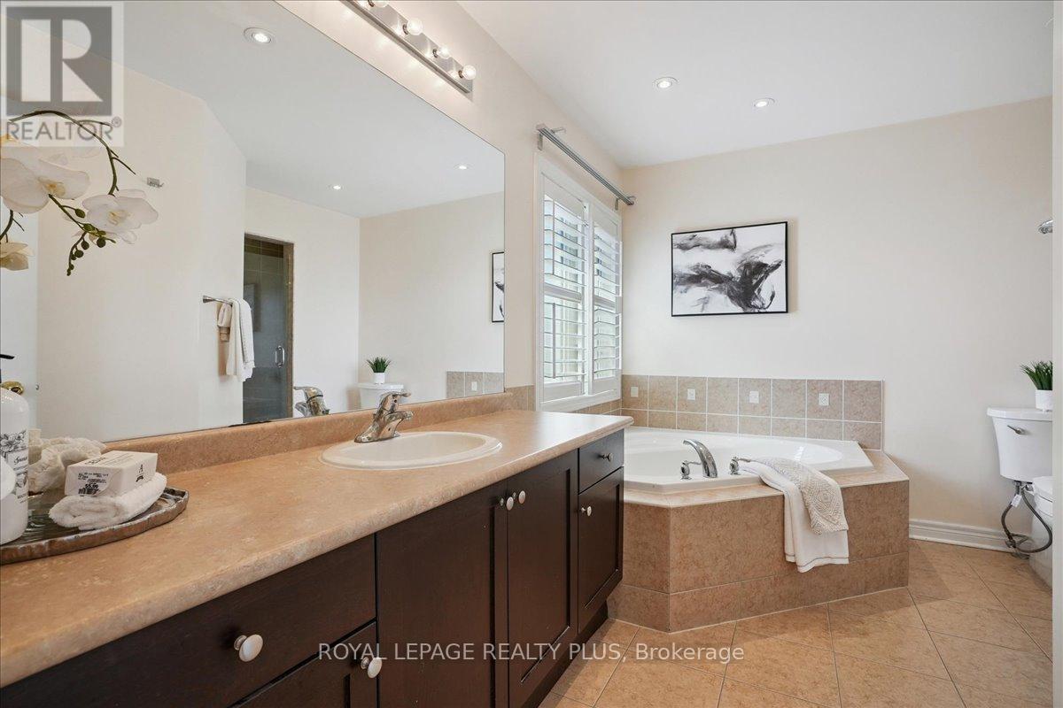 248 Duncan Lane, Milton (Sc Scott), Ontario  L9T 7A8 - Photo 25 - W12453724