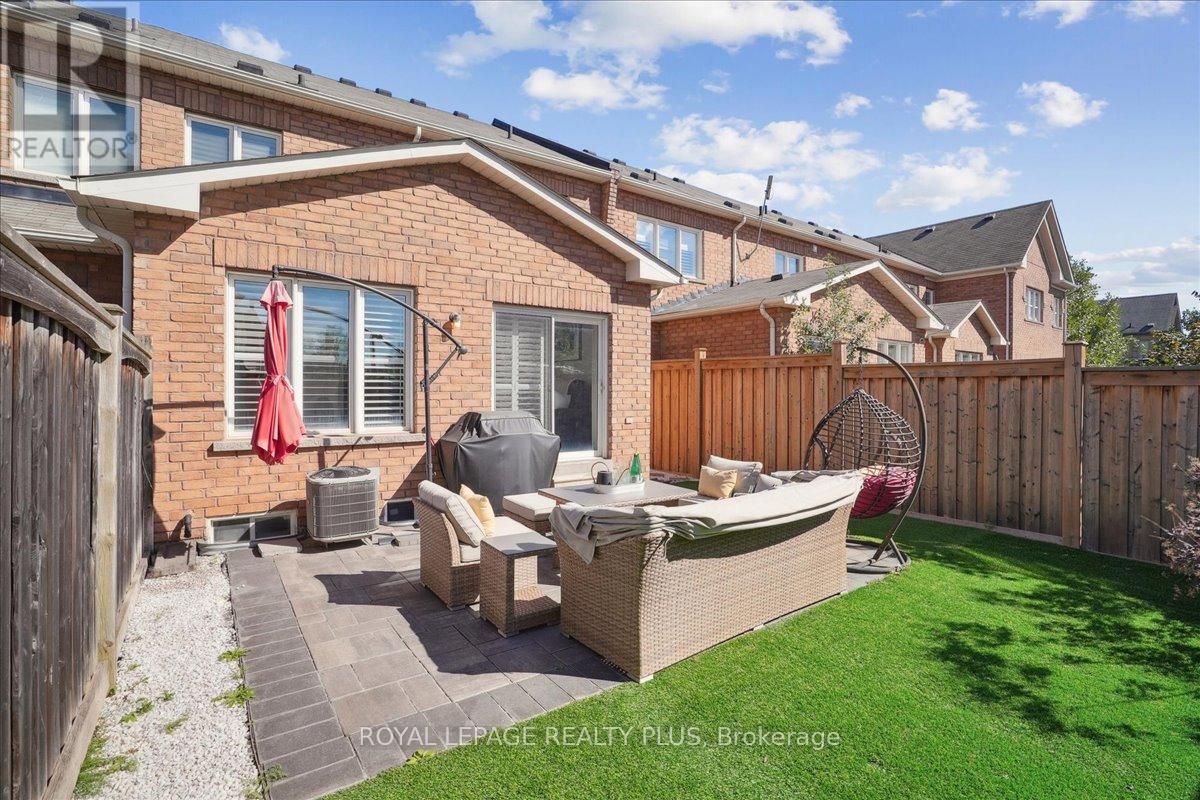 248 Duncan Lane, Milton (Sc Scott), Ontario  L9T 7A8 - Photo 37 - W12453724