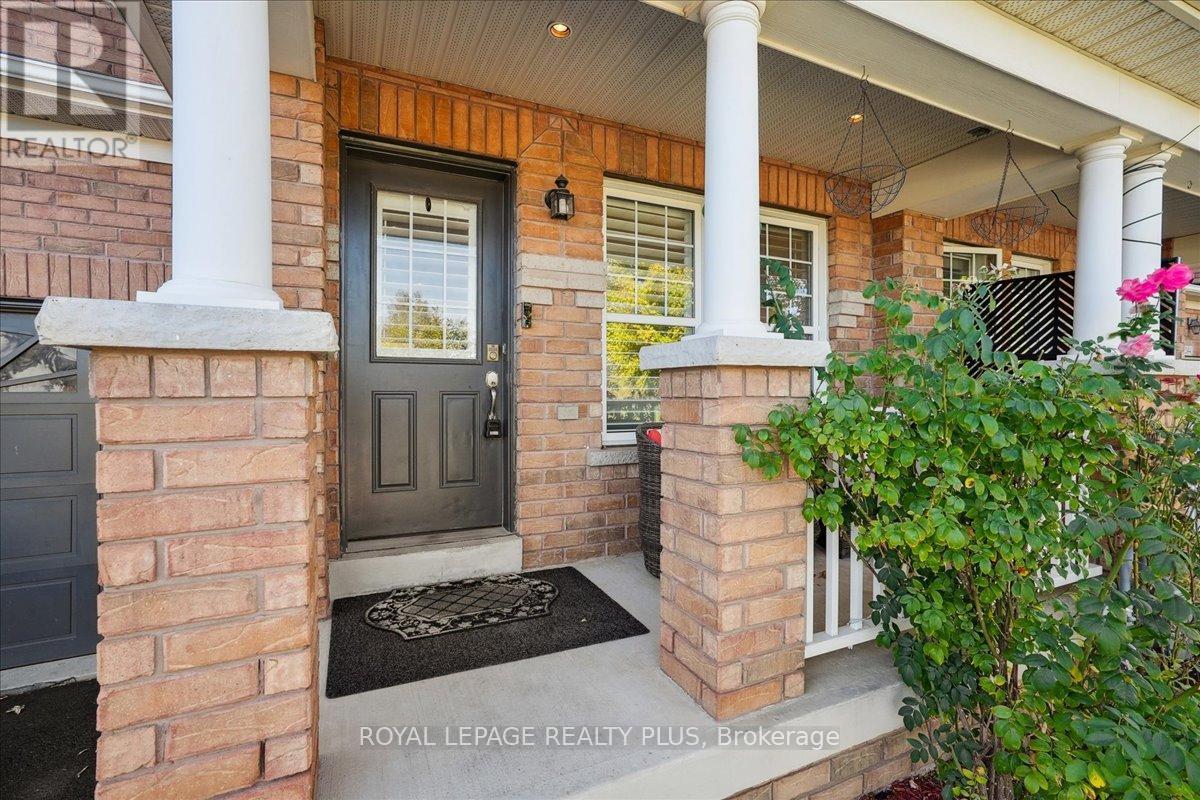 248 Duncan Lane, Milton (Sc Scott), Ontario  L9T 7A8 - Photo 4 - W12453724
