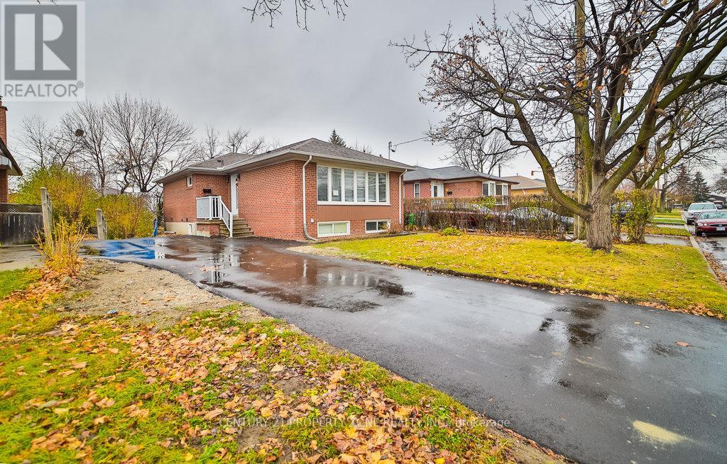 47 Brisco Street, Brampton (Brampton North), Ontario  L6V 1X1 - Photo 2 - W12453748