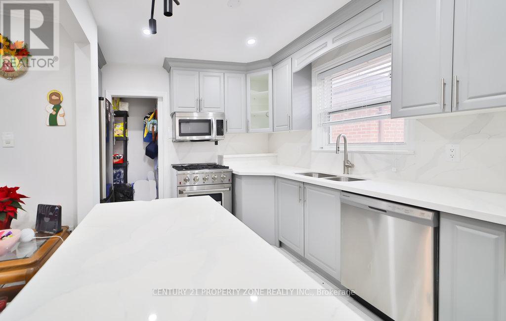47 Brisco Street, Brampton (Brampton North), Ontario  L6V 1X1 - Photo 6 - W12453748