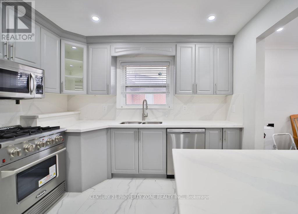 47 Brisco Street, Brampton (Brampton North), Ontario  L6V 1X1 - Photo 7 - W12453748