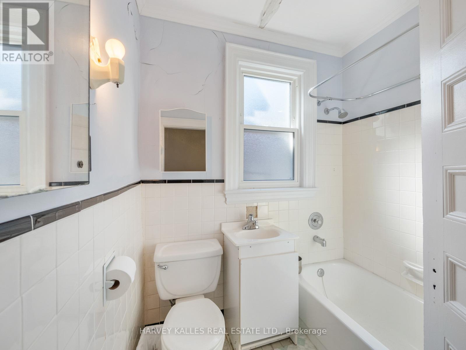 132 Close Avenue, Toronto, Ontario  M6K 2V5 - Photo 29 - W12453756