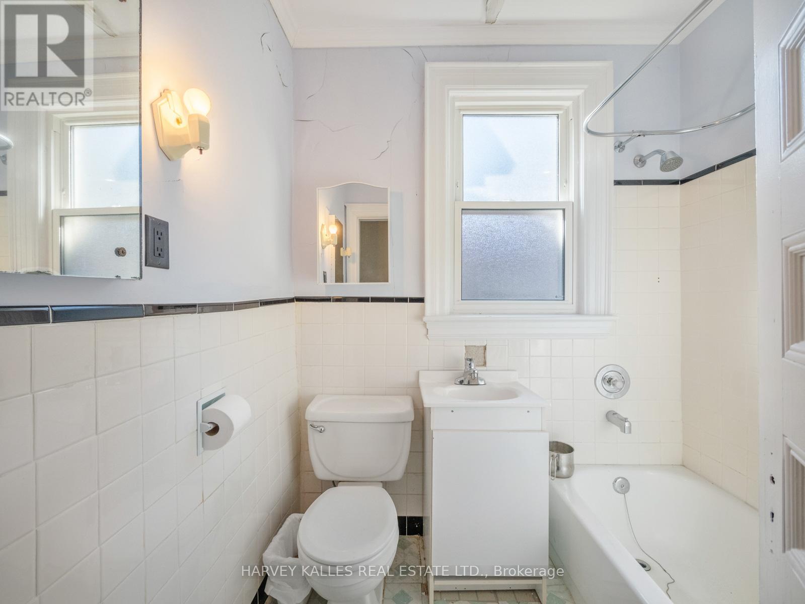 132 Close Avenue, Toronto, Ontario  M6K 2V5 - Photo 30 - W12453756