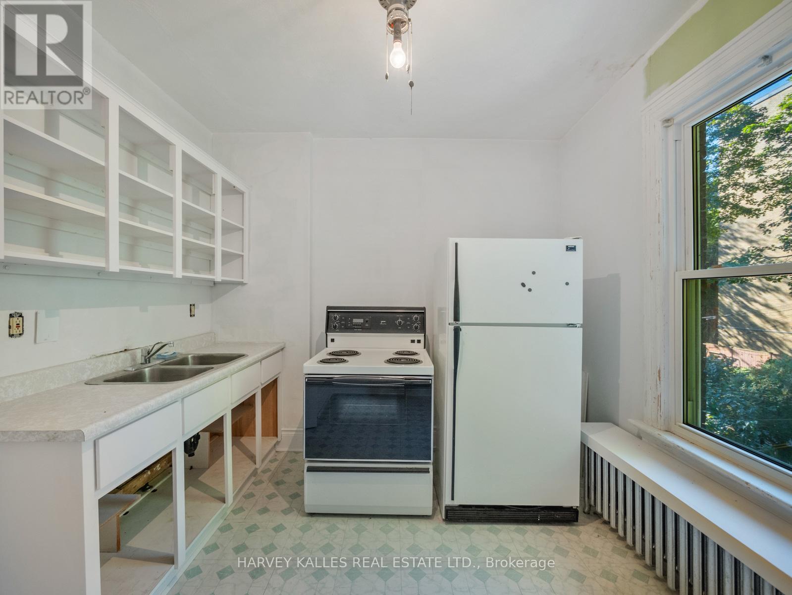 132 Close Avenue, Toronto, Ontario  M6K 2V5 - Photo 33 - W12453756