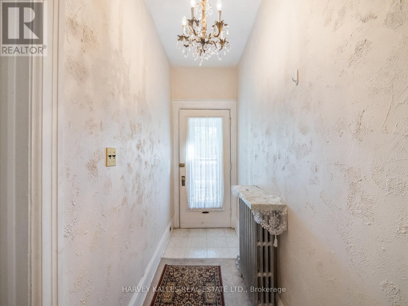 132 Close Avenue, Toronto, Ontario  M6K 2V5 - Photo 5 - W12453756