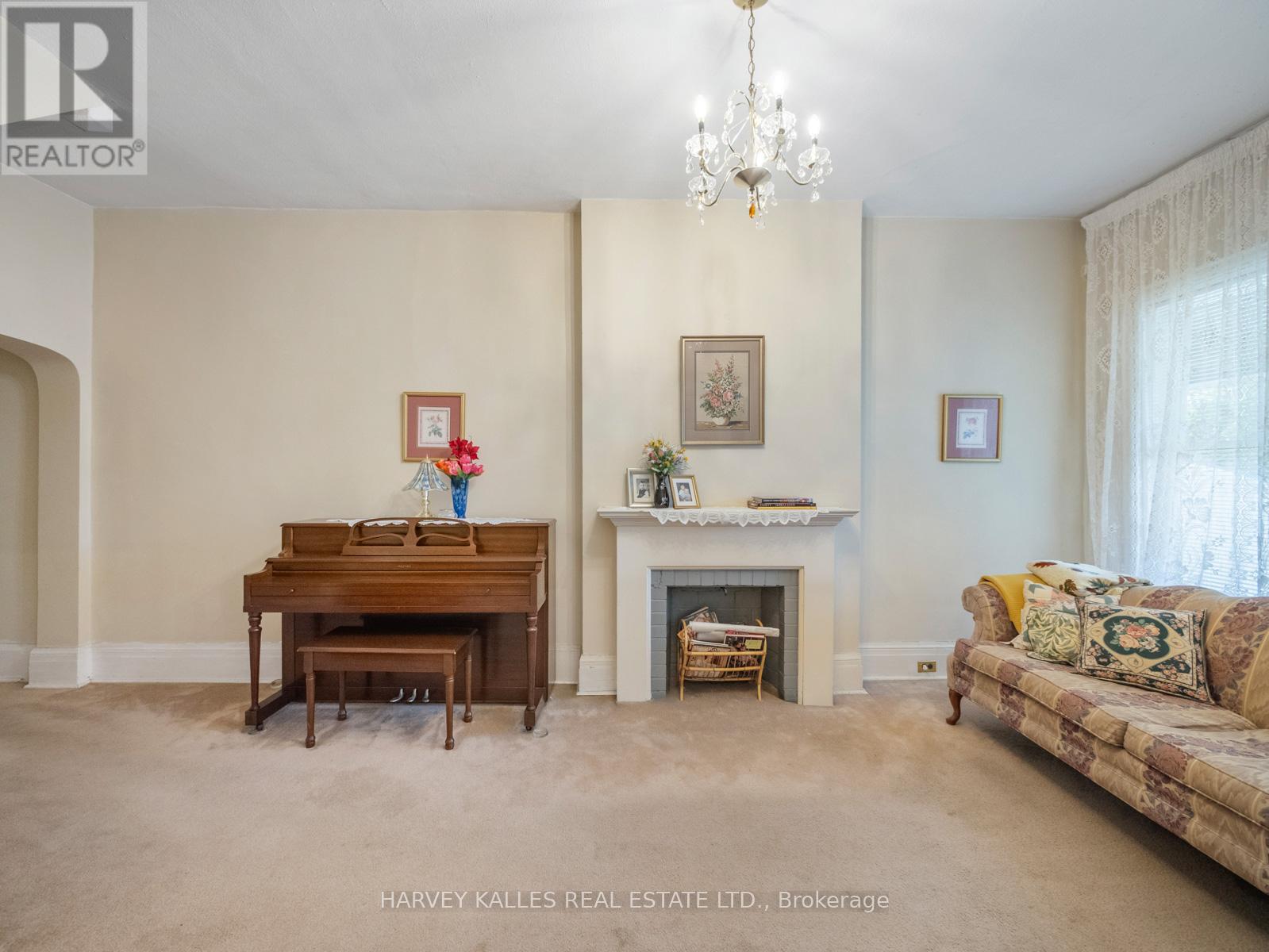 132 Close Avenue, Toronto, Ontario  M6K 2V5 - Photo 6 - W12453756