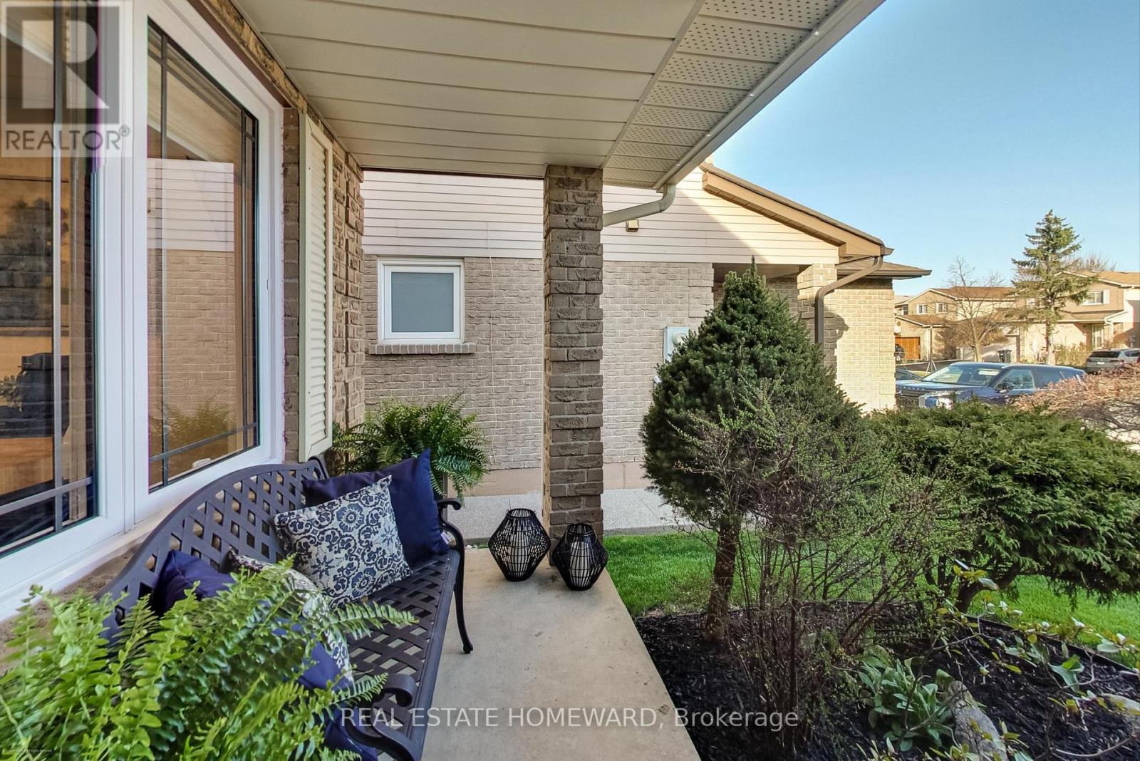 3161 Osbourne Road, Mississauga (Erin Mills), Ontario  L5L 4A3 - Photo 4 - W12453771