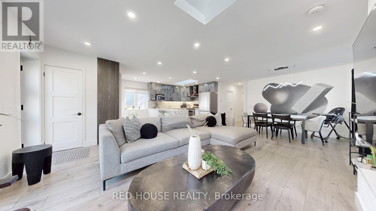 UPPER - 22 GLADSMORE CRESCENT, Toronto, Ontario