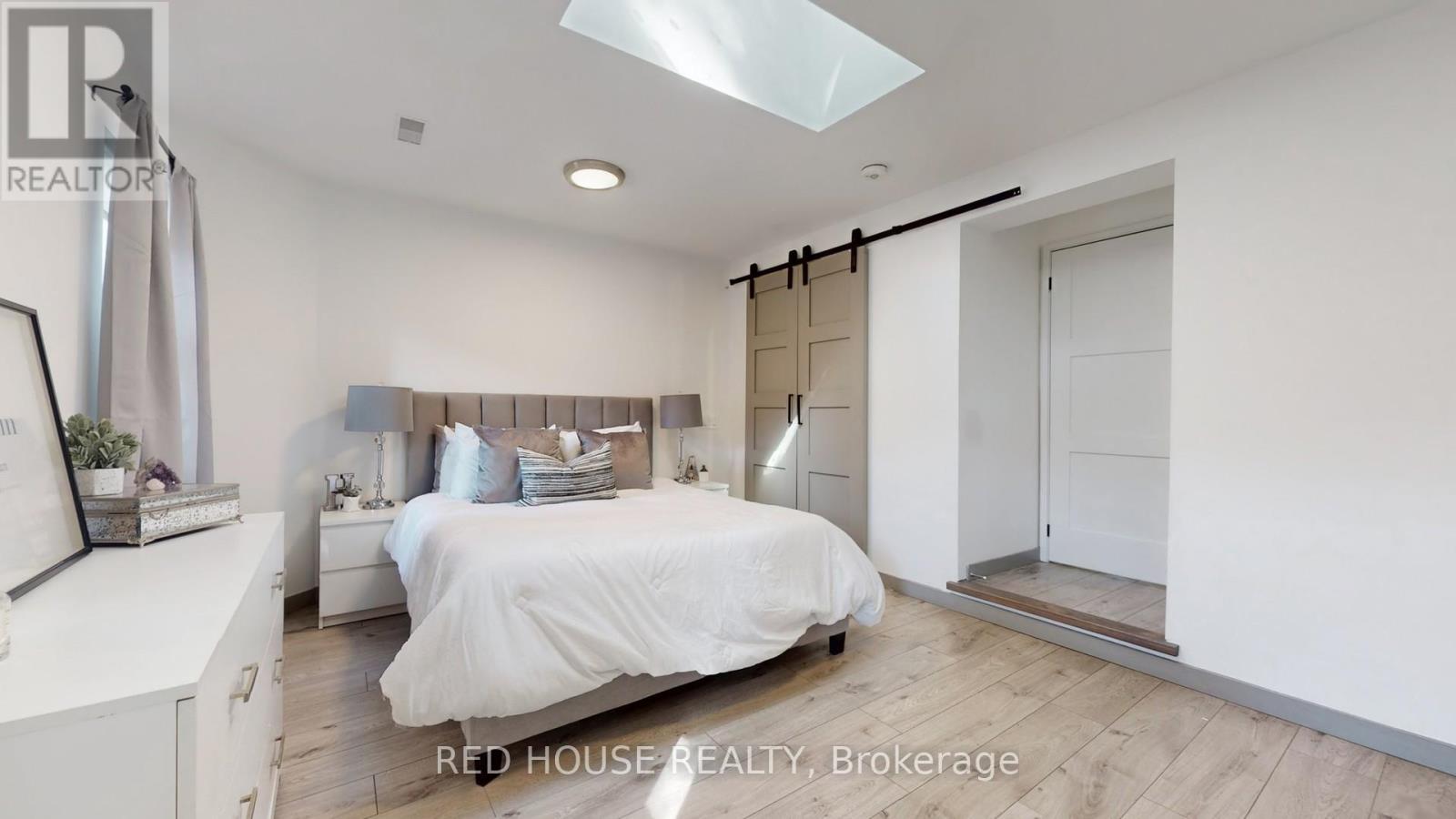 Upper - 22 Gladsmore Crescent, Toronto, Ontario  M9W 3Y9 - Photo 13 - W12453796