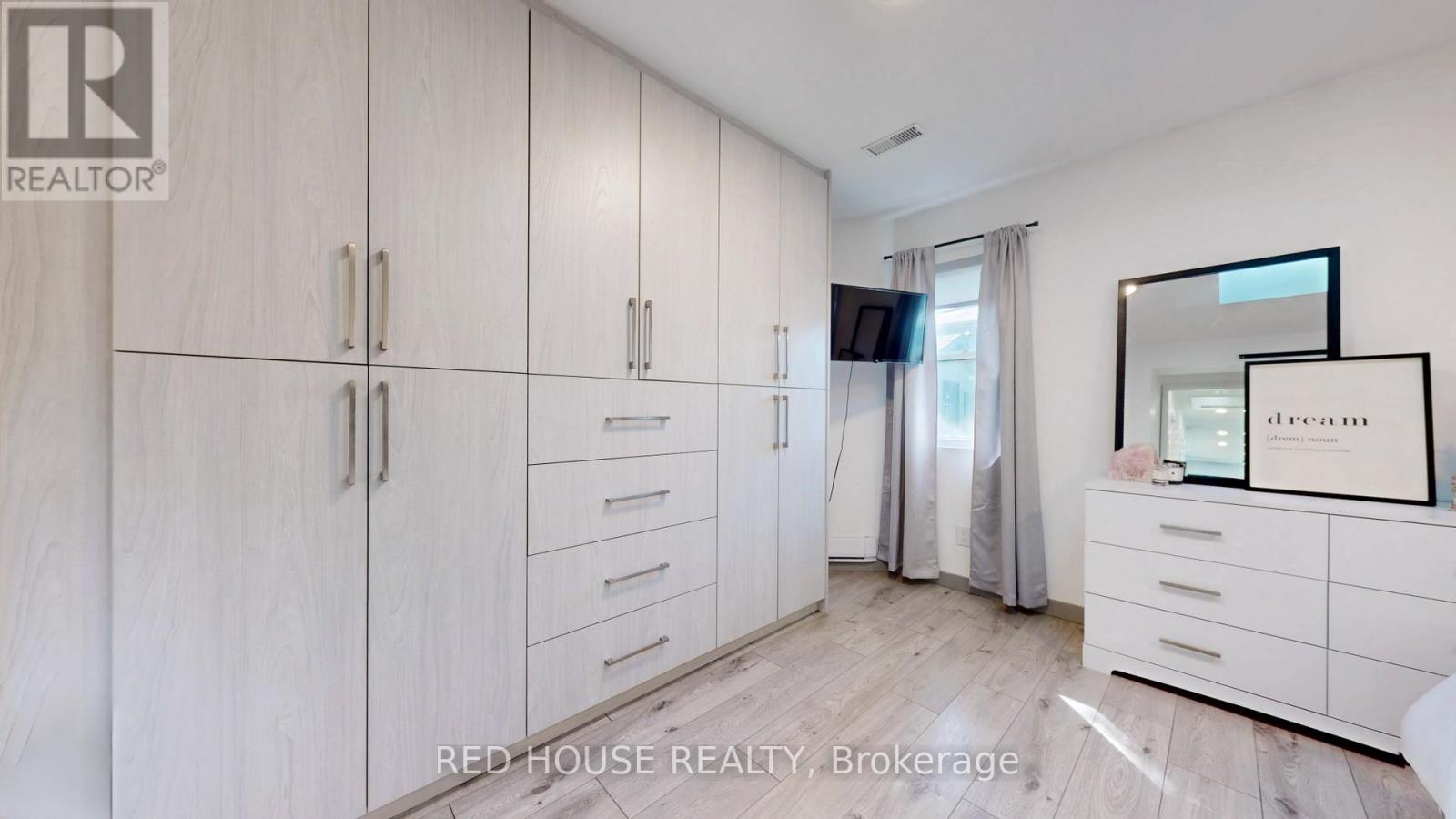 Upper - 22 Gladsmore Crescent, Toronto, Ontario  M9W 3Y9 - Photo 15 - W12453796