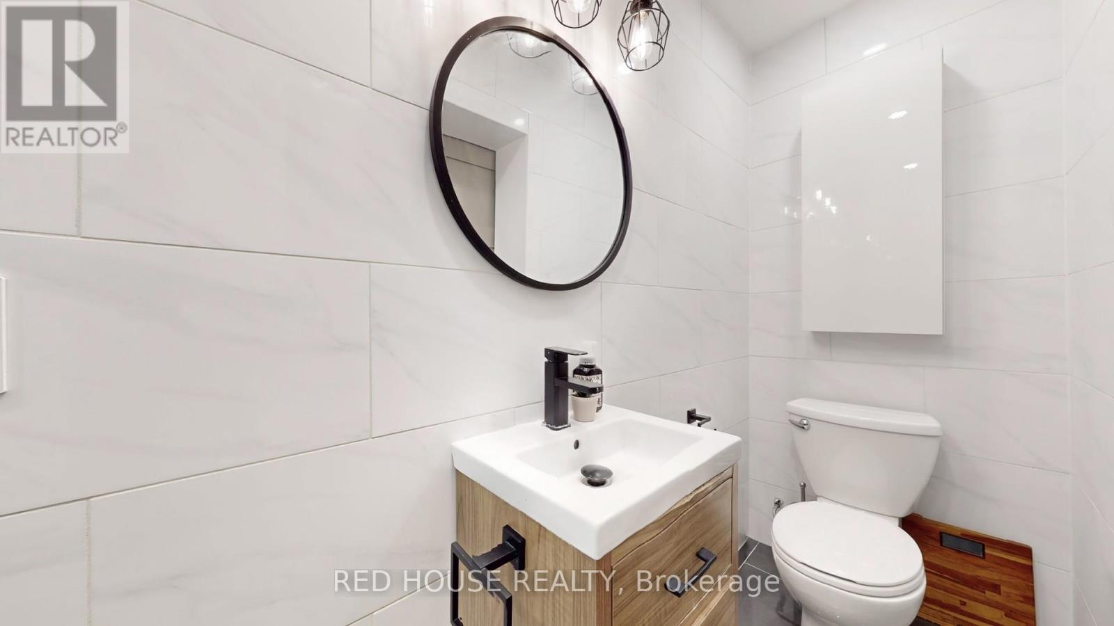 Upper - 22 Gladsmore Crescent, Toronto, Ontario  M9W 3Y9 - Photo 17 - W12453796
