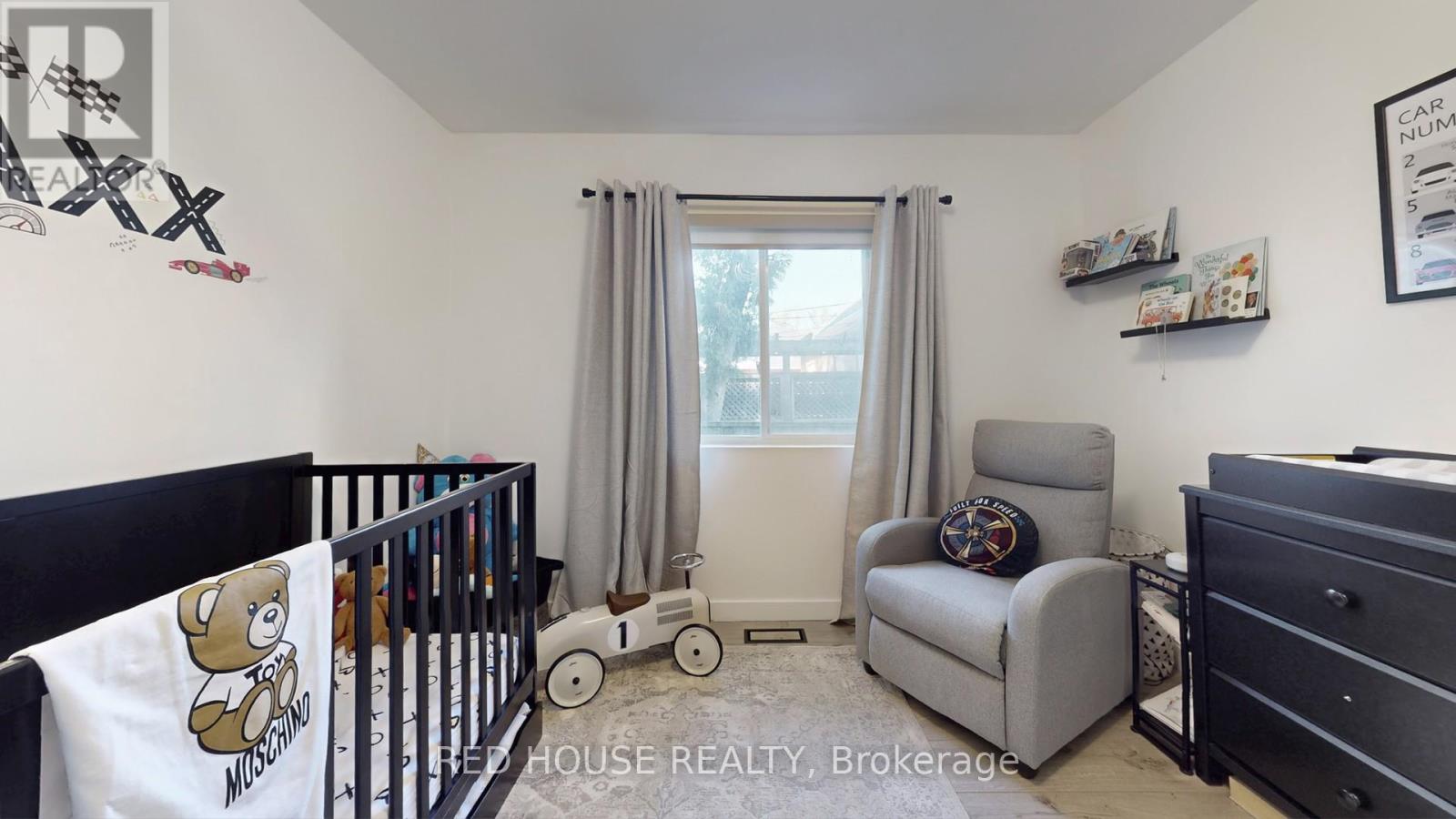 Upper - 22 Gladsmore Crescent, Toronto, Ontario  M9W 3Y9 - Photo 18 - W12453796