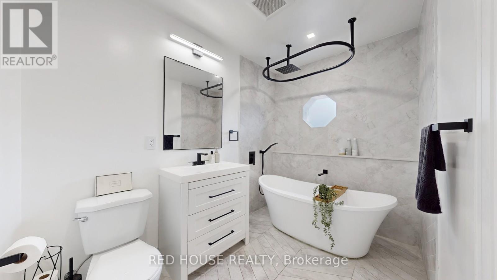 Upper - 22 Gladsmore Crescent, Toronto, Ontario  M9W 3Y9 - Photo 21 - W12453796