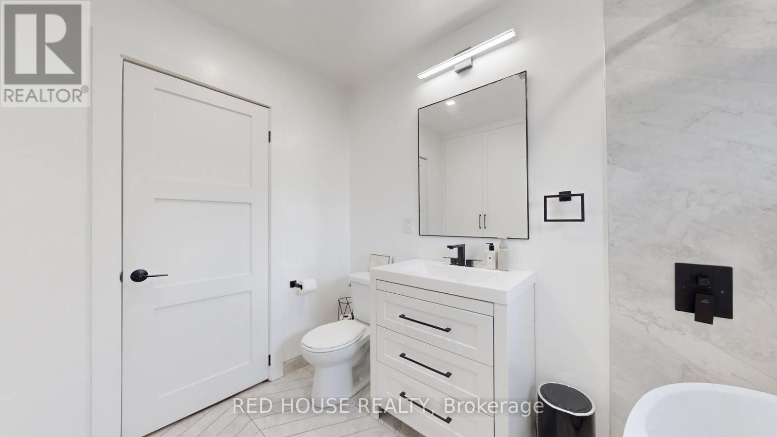 Upper - 22 Gladsmore Crescent, Toronto, Ontario  M9W 3Y9 - Photo 22 - W12453796