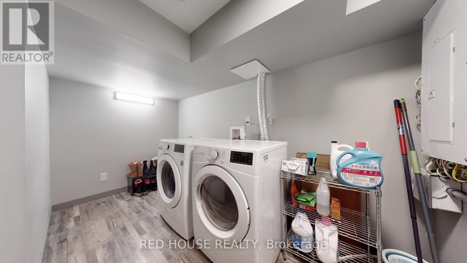 Upper - 22 Gladsmore Crescent, Toronto, Ontario  M9W 3Y9 - Photo 24 - W12453796
