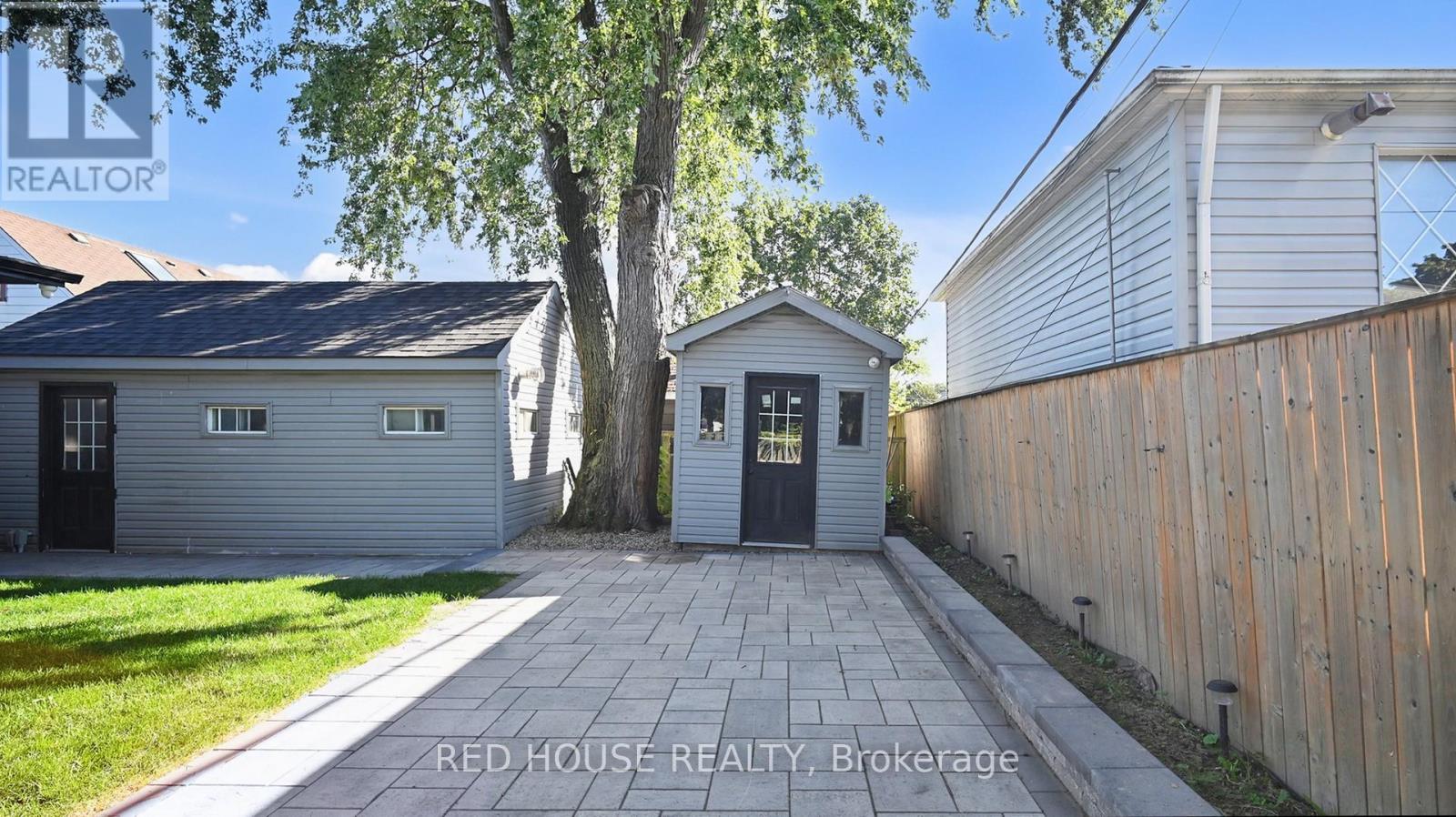 Upper - 22 Gladsmore Crescent, Toronto, Ontario  M9W 3Y9 - Photo 27 - W12453796