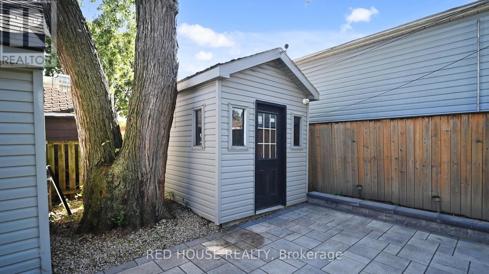 Upper - 22 Gladsmore Crescent, Toronto, Ontario  M9W 3Y9 - Photo 29 - W12453796
