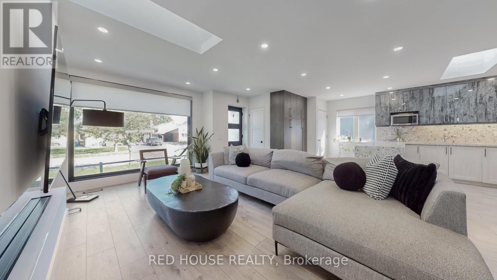 Upper - 22 Gladsmore Crescent, Toronto, Ontario  M9W 3Y9 - Photo 4 - W12453796