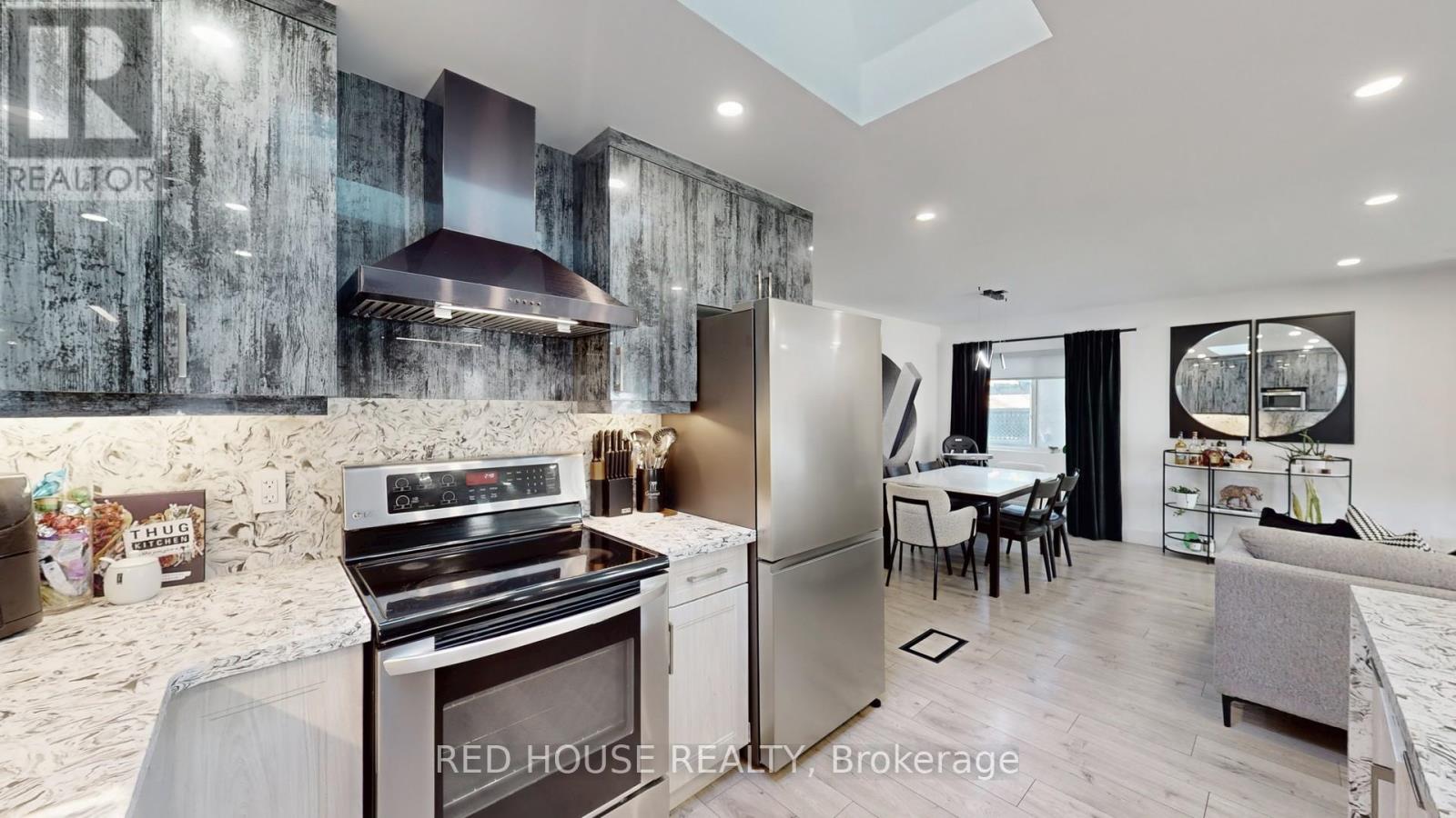 Upper - 22 Gladsmore Crescent, Toronto, Ontario  M9W 3Y9 - Photo 5 - W12453796