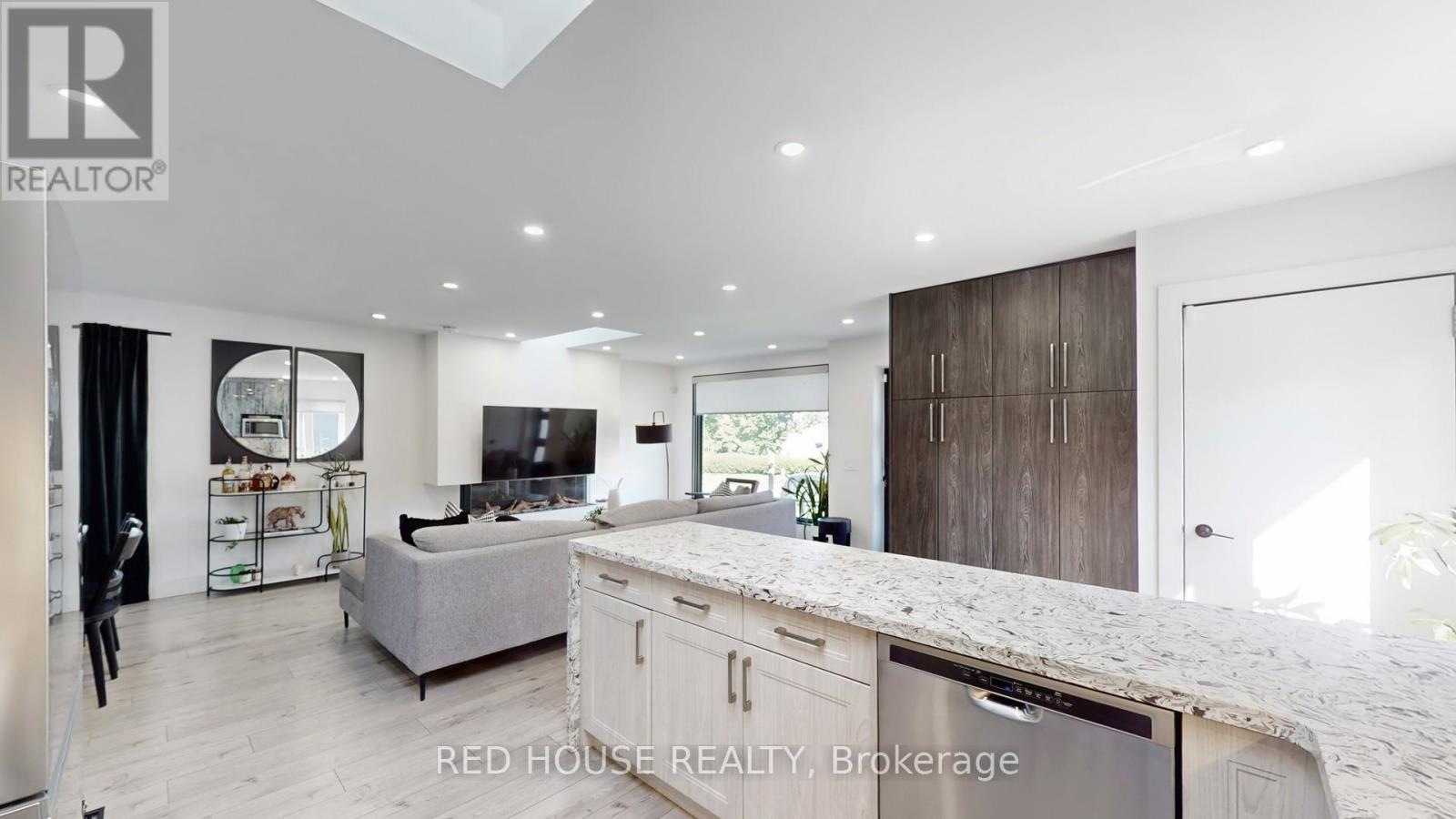 Upper - 22 Gladsmore Crescent, Toronto, Ontario  M9W 3Y9 - Photo 8 - W12453796
