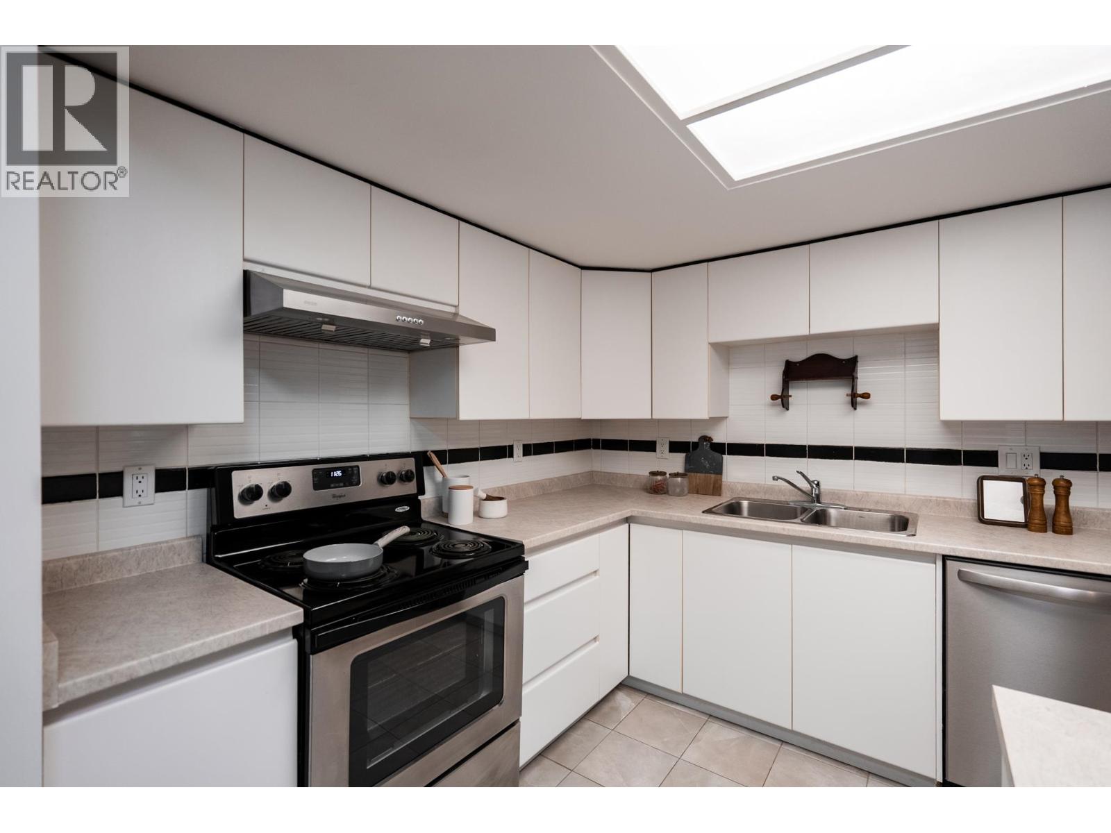 301 1159 Main Street, Vancouver, British Columbia  V6A 4B6 - Photo 19 - R3057034