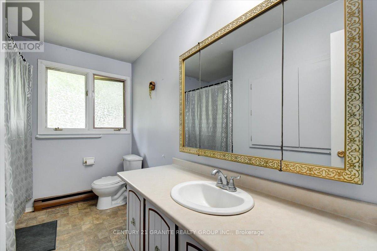 4 Maxwell Settlement Road, Bancroft, Ontario  K0L 1C0 - Photo 13 - X12453851