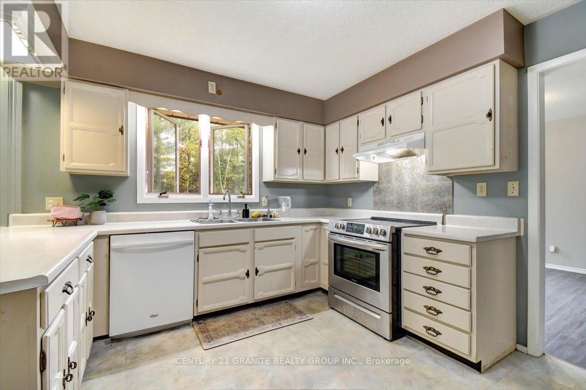4 Maxwell Settlement Road, Bancroft, Ontario  K0L 1C0 - Photo 18 - X12453851