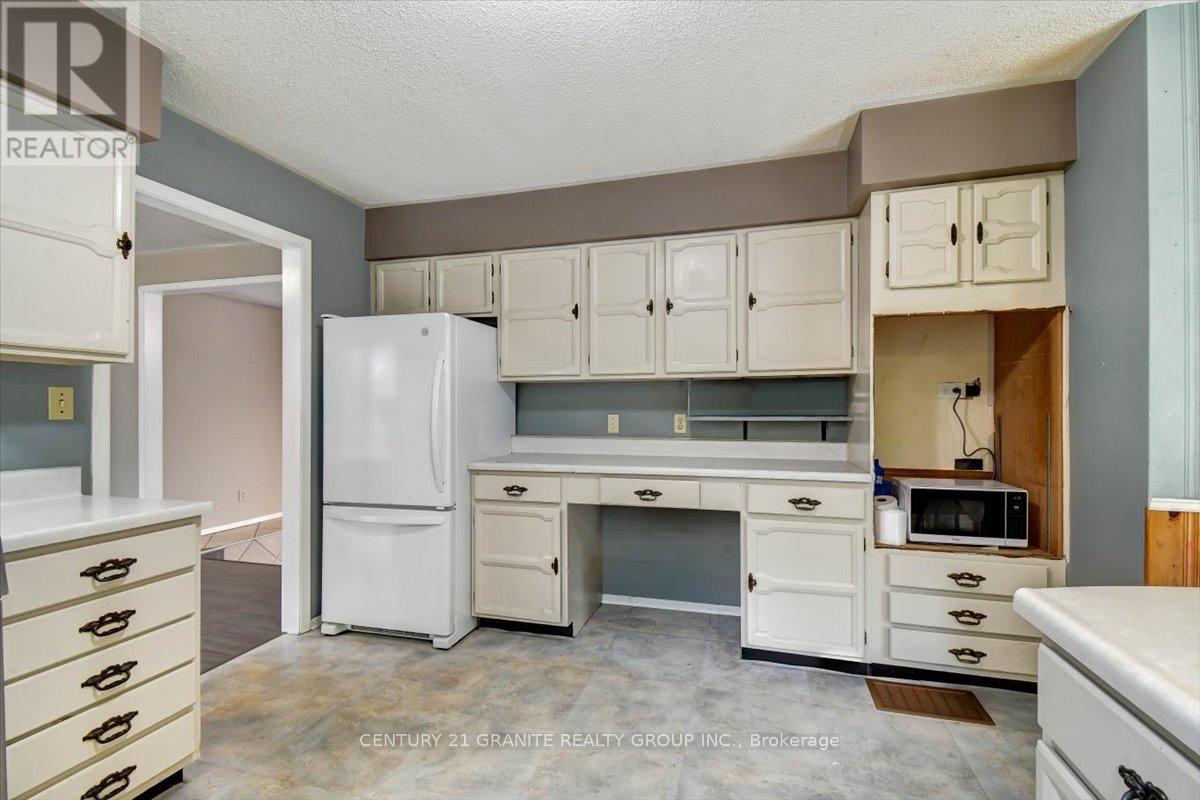 4 Maxwell Settlement Road, Bancroft, Ontario  K0L 1C0 - Photo 22 - X12453851