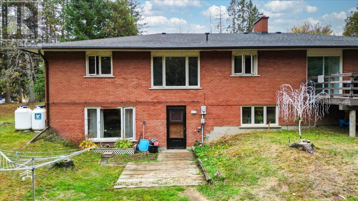 4 Maxwell Settlement Road, Bancroft, Ontario  K0L 1C0 - Photo 6 - X12453851