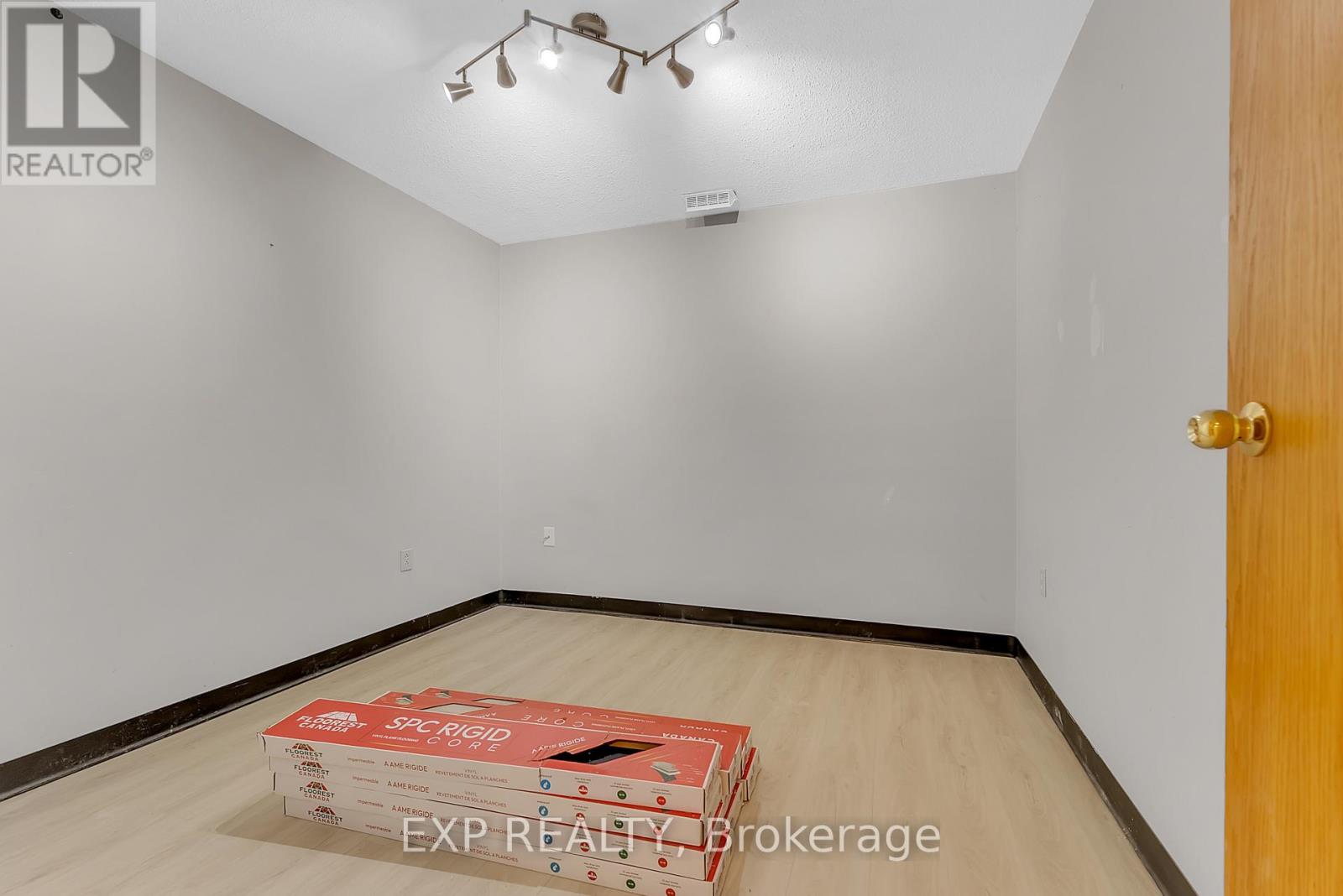 2 King Street, Quinte West, Ontario  K8V 3V7 - Photo 37 - X12453929