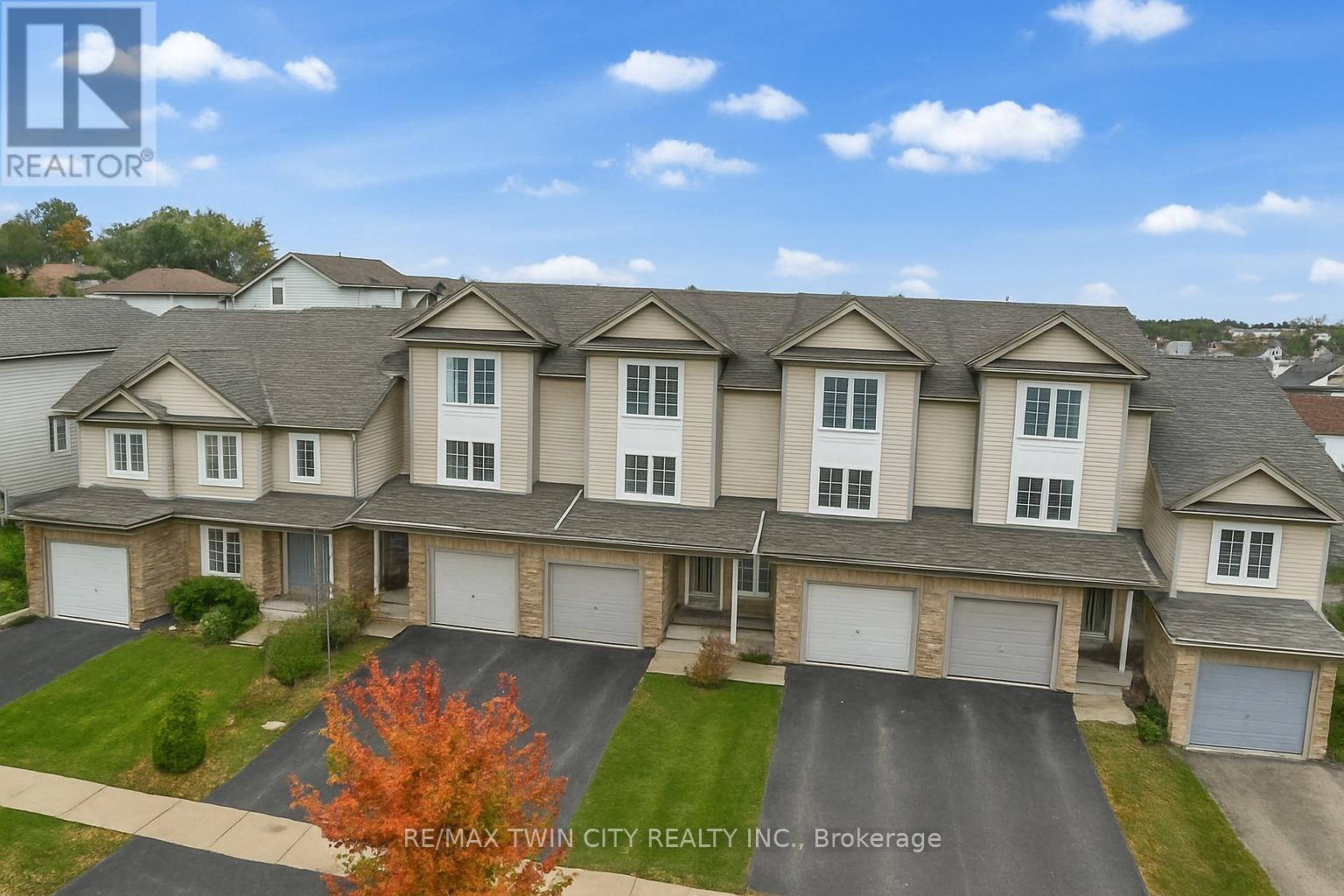 698 ACTIVA AVENUE, Kitchener, Ontario
