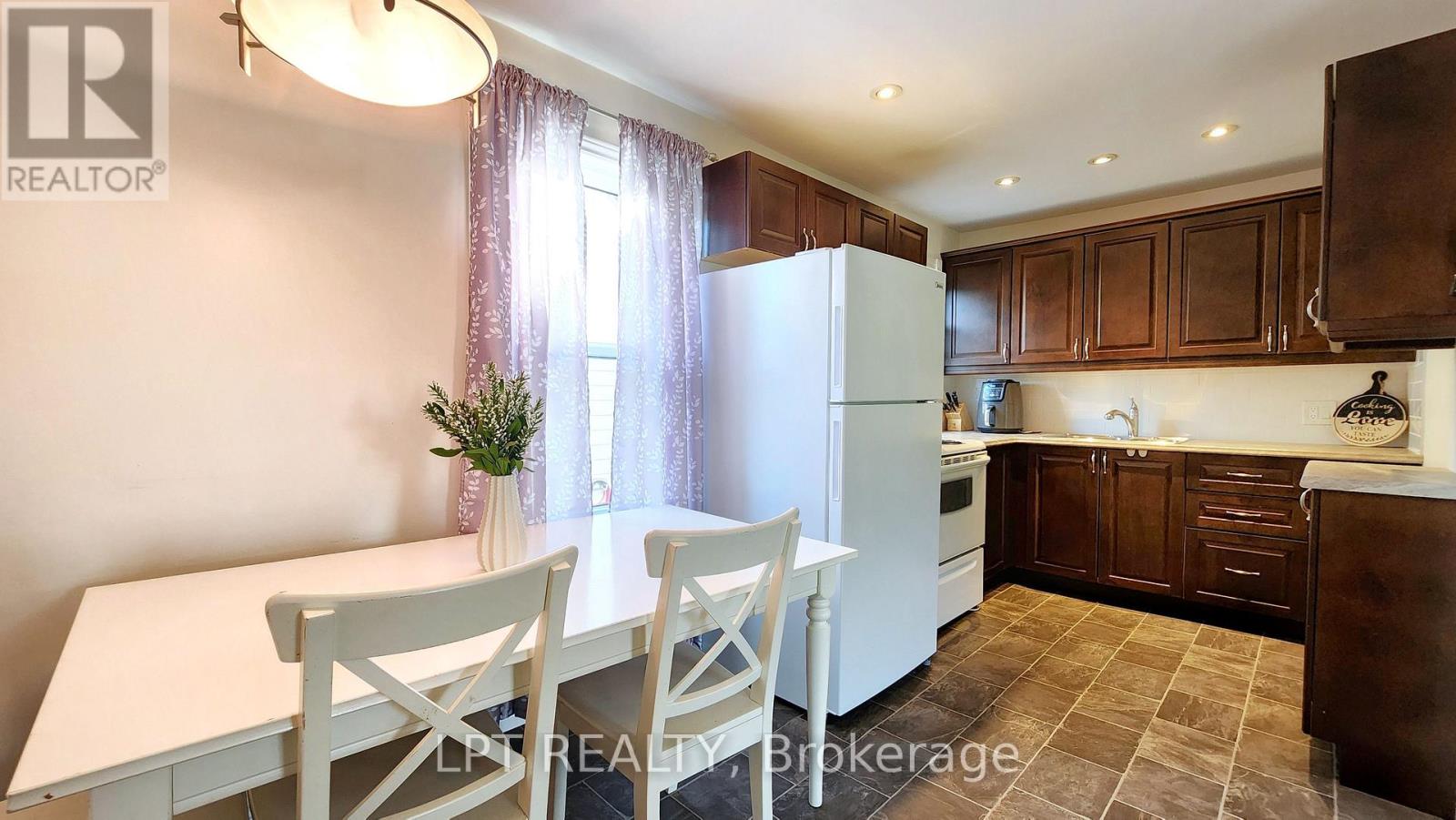 772 Duffus Street, Peterborough, Ontario  K9J 4K4 - Photo 5 - X12453738