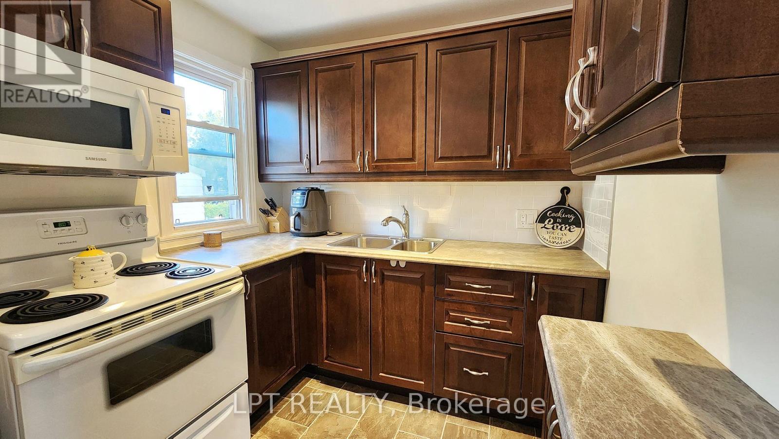 772 Duffus Street, Peterborough, Ontario  K9J 4K4 - Photo 6 - X12453738