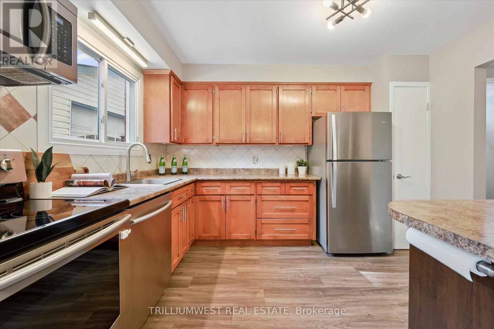 98 Shadeland Crescent, Kitchener, Ontario  N2M 2H9 - Photo 14 - X12453743
