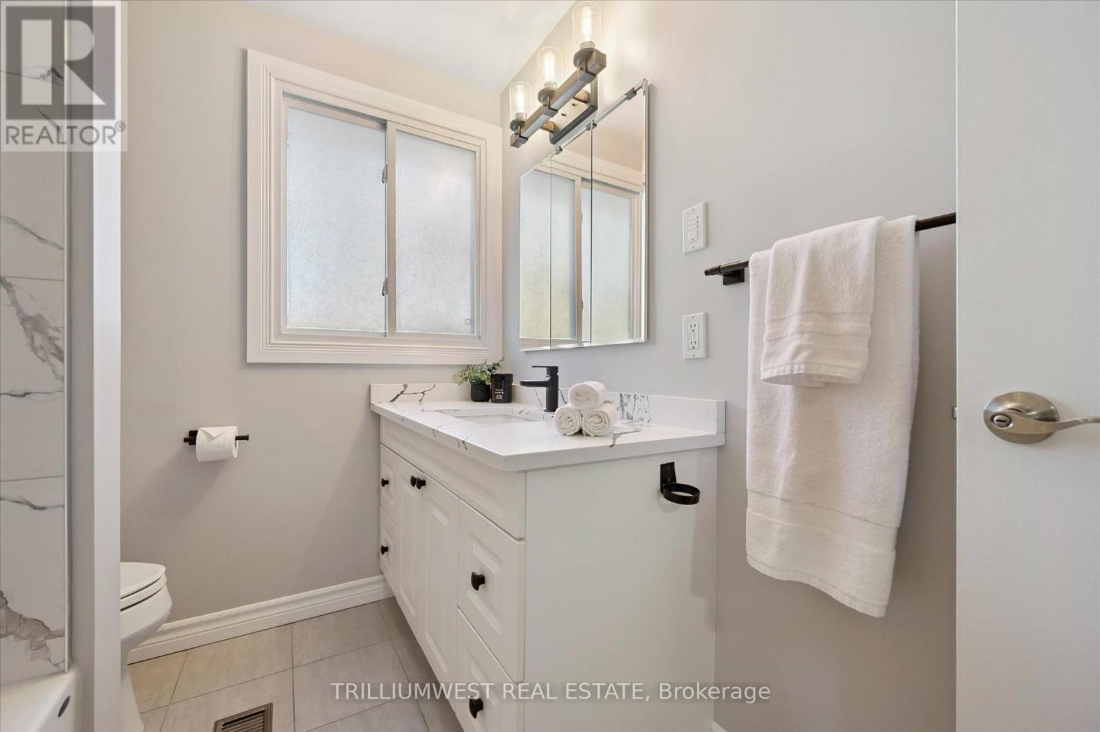 98 Shadeland Crescent, Kitchener, Ontario  N2M 2H9 - Photo 23 - X12453743