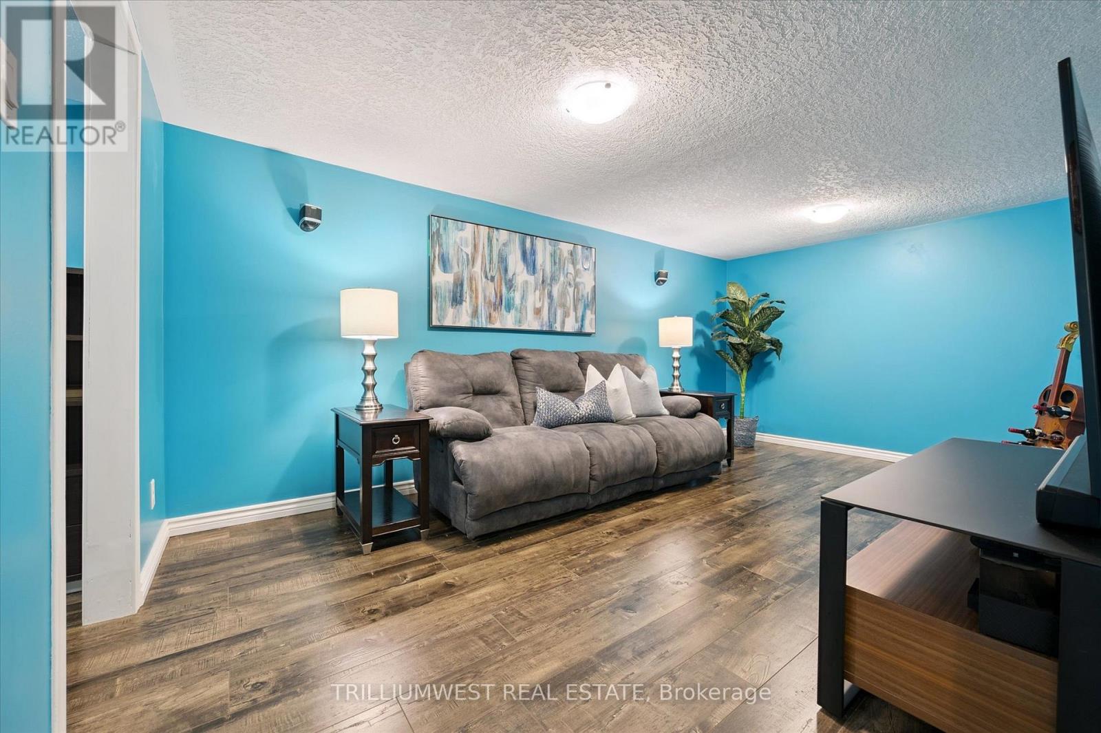 98 Shadeland Crescent, Kitchener, Ontario  N2M 2H9 - Photo 25 - X12453743