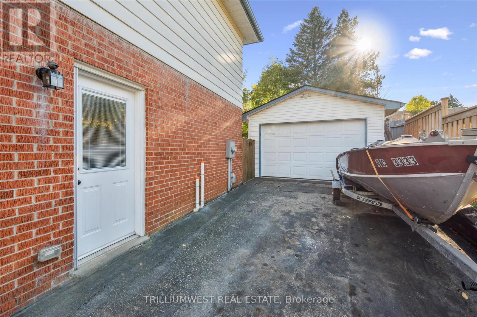 98 Shadeland Crescent, Kitchener, Ontario  N2M 2H9 - Photo 29 - X12453743