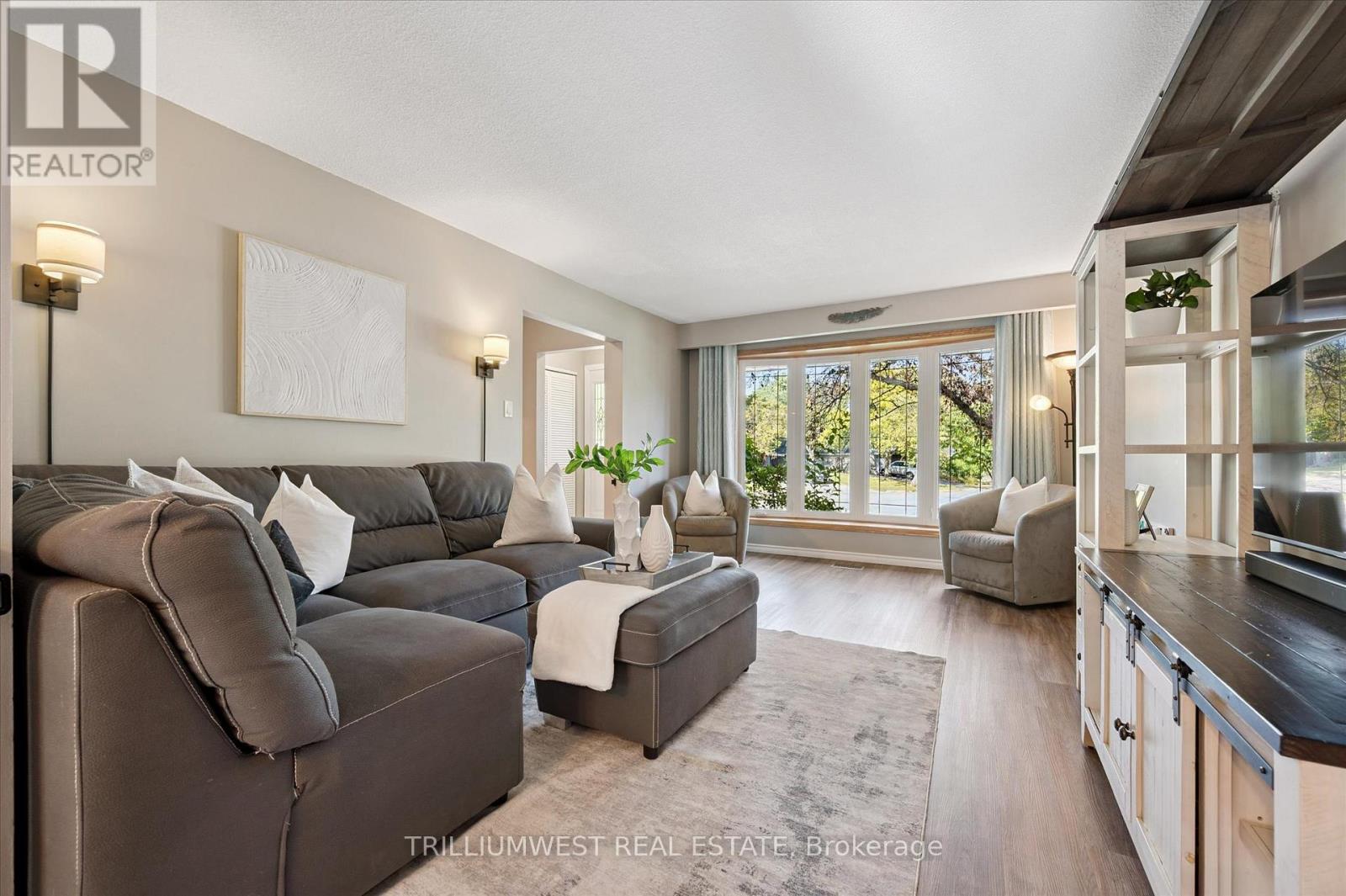 98 Shadeland Crescent, Kitchener, Ontario  N2M 2H9 - Photo 5 - X12453743