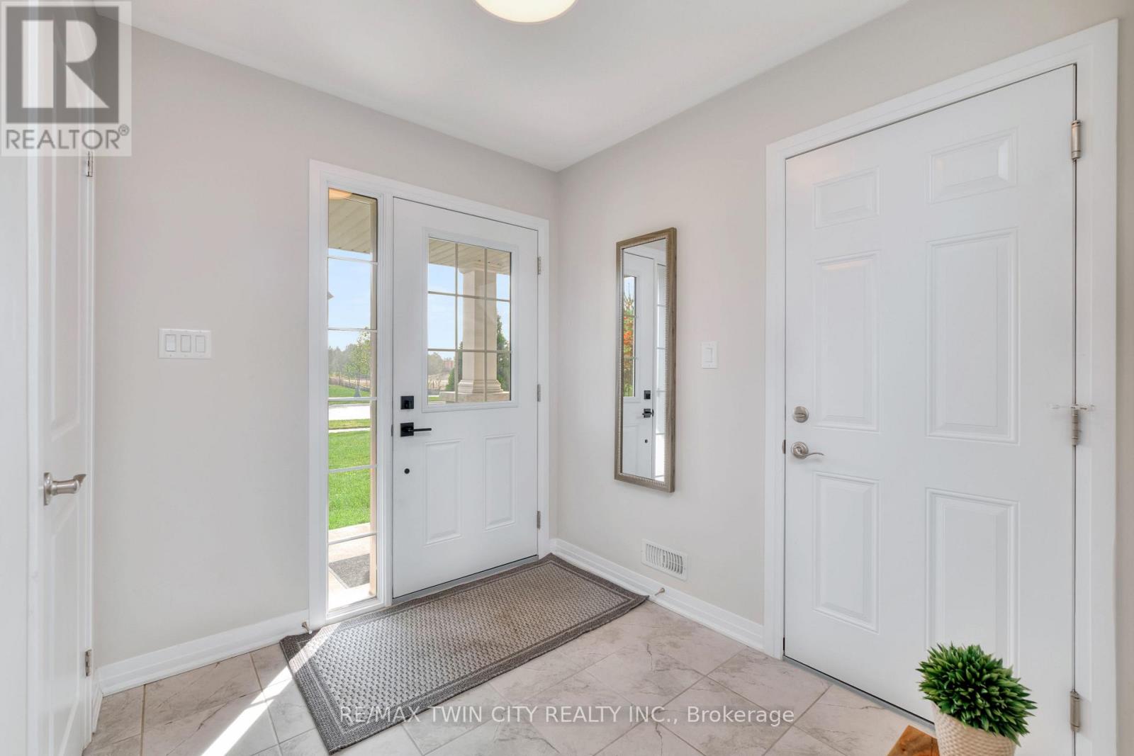41 Sportsman Hill Street, Kitchener, Ontario  N2P 0J4 - Photo 5 - X12453754