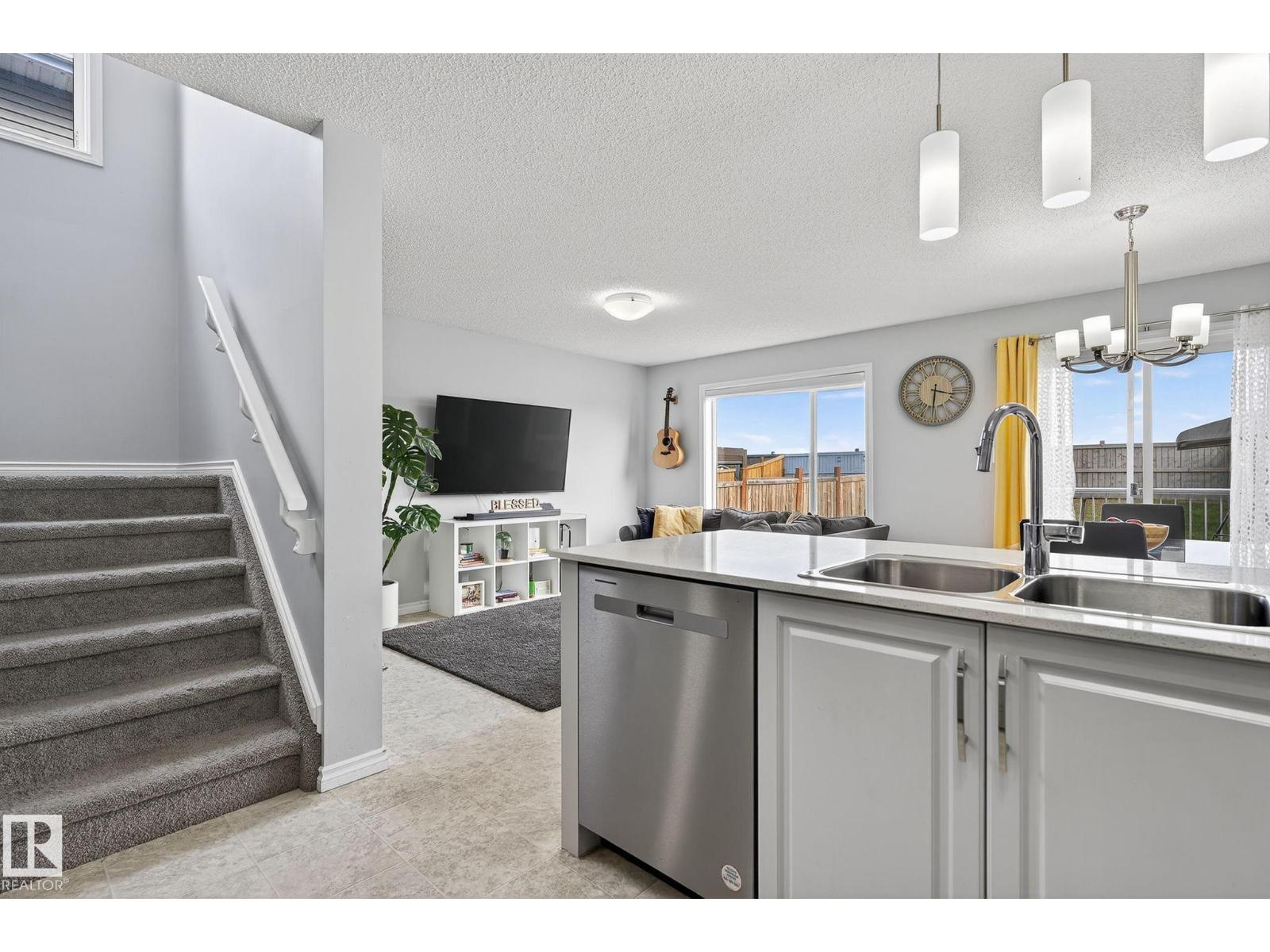 527 Ebbers Wy Nw, Edmonton, Alberta  T5Y 3T8 - Photo 11 - E4461437