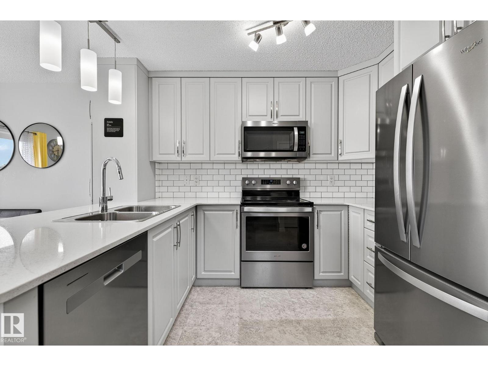 527 Ebbers Wy Nw, Edmonton, Alberta  T5Y 3T8 - Photo 2 - E4461437