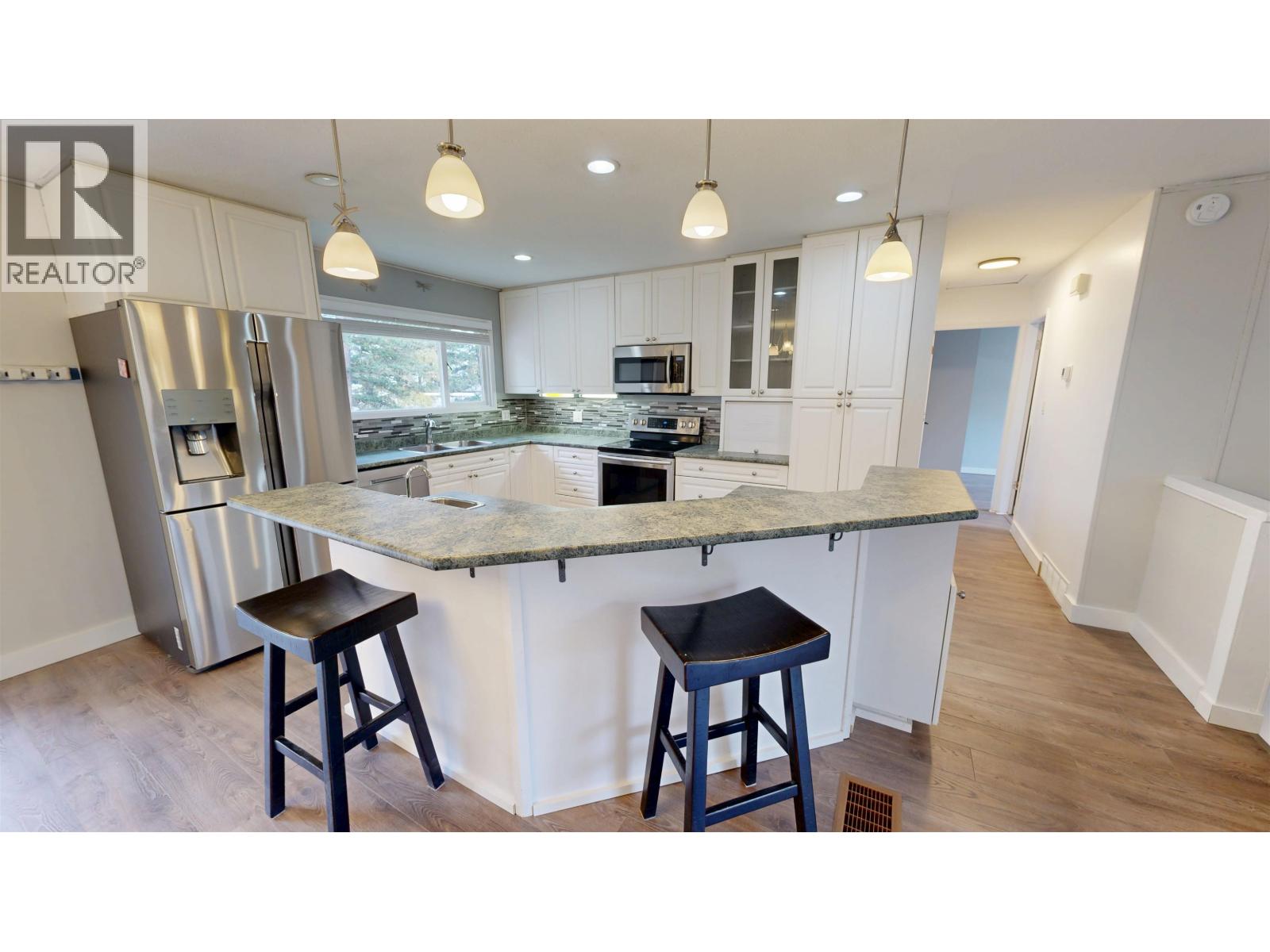 835 Spruce Avenue, 100 Mile House, British Columbia  V0K 2E0 - Photo 5 - R3057048