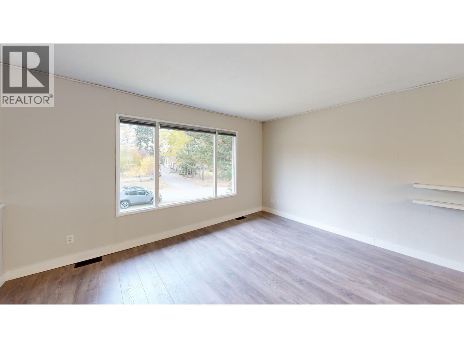 835 Spruce Avenue, 100 Mile House, British Columbia  V0K 2E0 - Photo 8 - R3057048